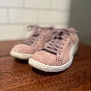 Puma violet suede fashion sneakers size Women’s 6